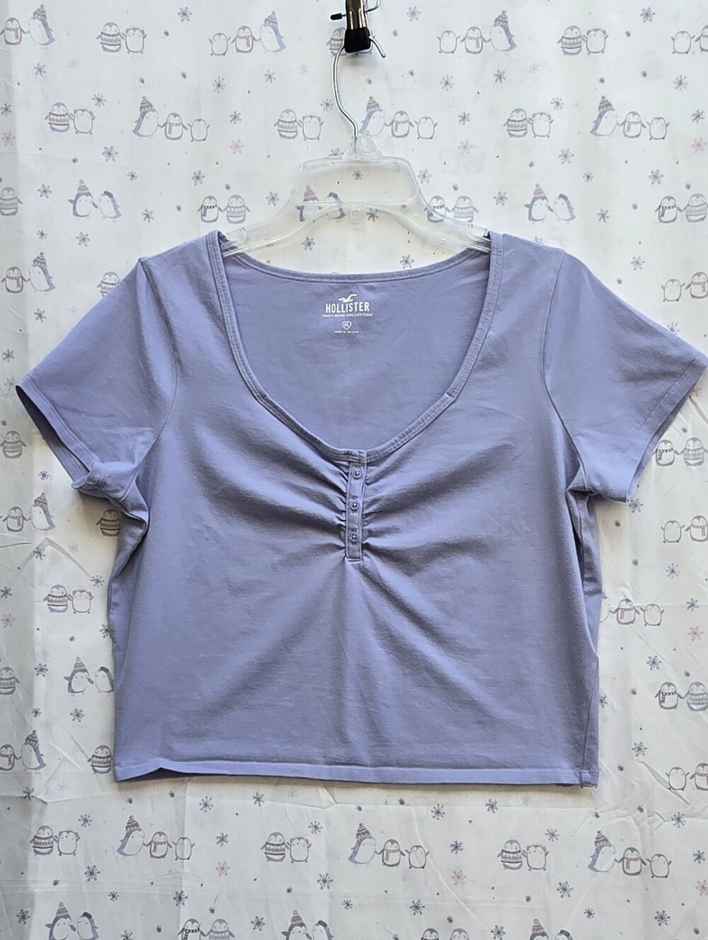 Hollister Lavender Scoop-Neck Button Crop Tee. XL
